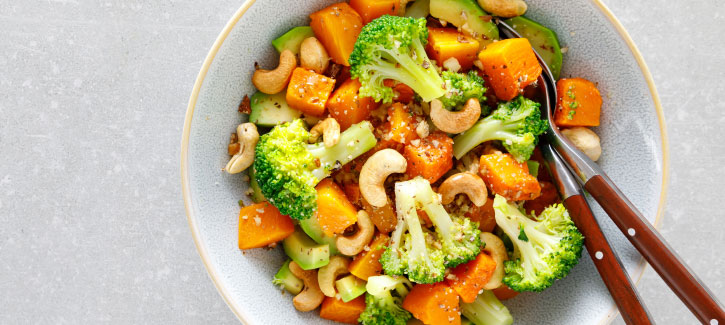 Bloemkoolrijst met pompoen, broccoli en cashewnoten