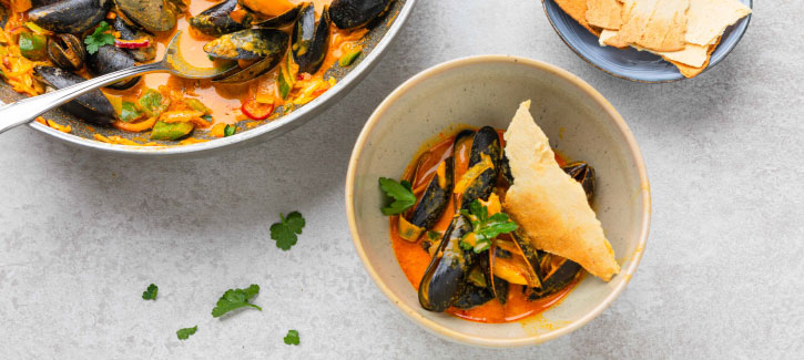 Thaise mosselen met kokosmelk, gele curry en tortilla