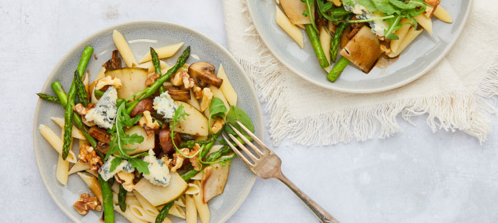 Pastasalade met gorgonzola, peer en balsamico