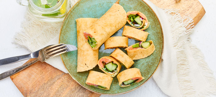 Wraps met gerookte zalm en zuivelspread