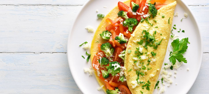 Omelet met tomaat en broccoli