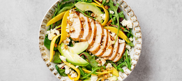 Gegrilde kipfilet met avocado en mango