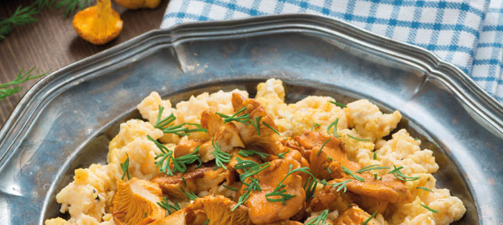 Scrambled eggs met cantharellen