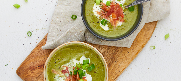 Broccoli-prei soep met krokante rauwe ham
