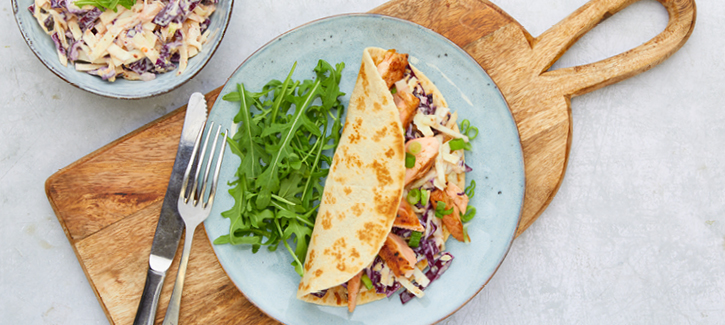Pulled salmon wrap met koolsalade