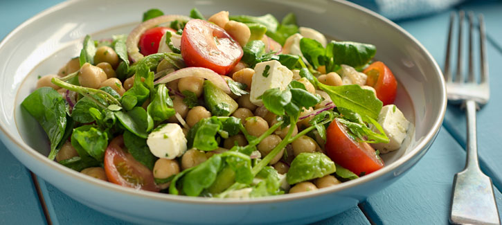Kikkererwtensalade met feta en groene dressing