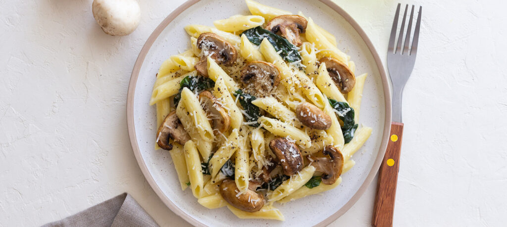 Pasta met champignons, spinazie en Parmezaan