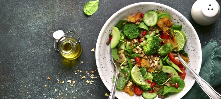 Linzensalade met pompoen, broccoli en granaatappelpitjes