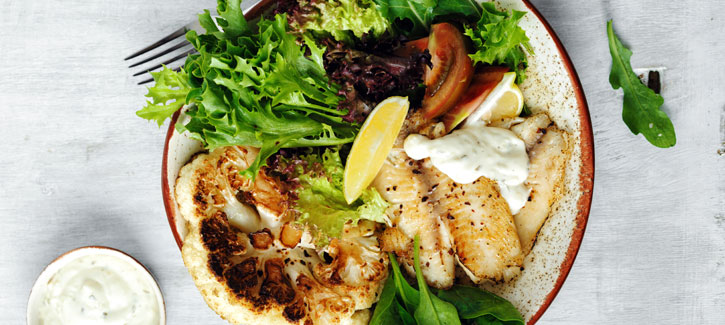 Heilbotfilet met geroosterde bloemkool en salade