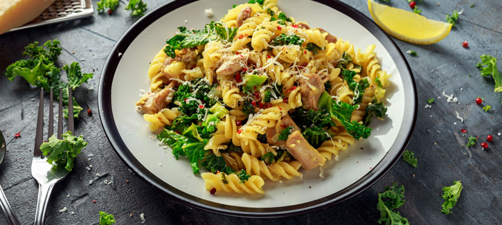 Fusilli met kip, boerenkool en citroen