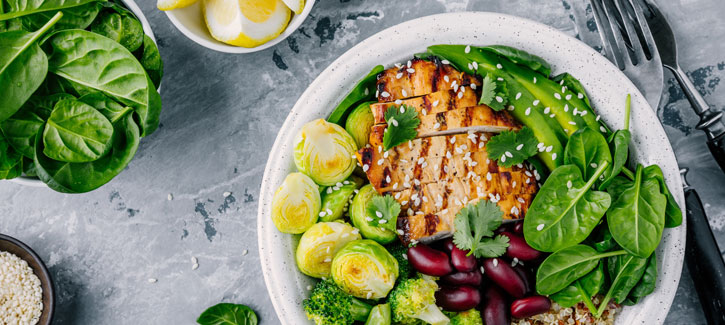 Gegrilde kip met quinoa en gestoomde groente