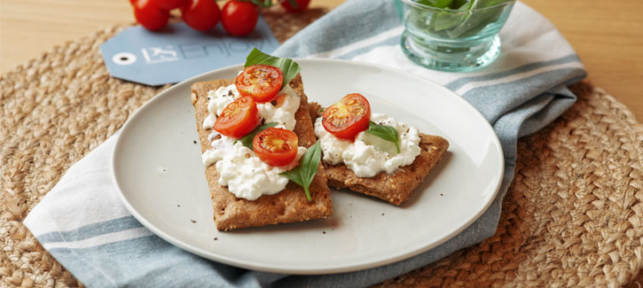 Crackers caprese