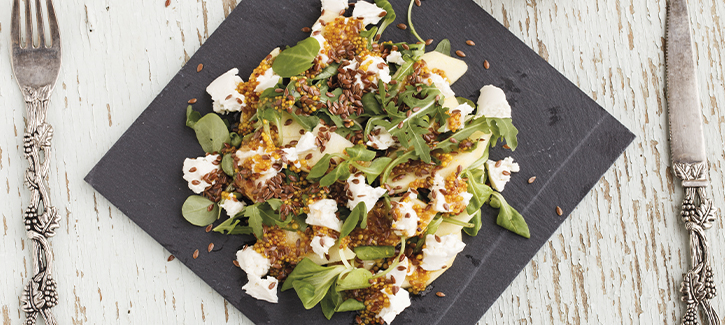 Geitenkaas salade met appel en zelfgemaakte honing mosterddressing
